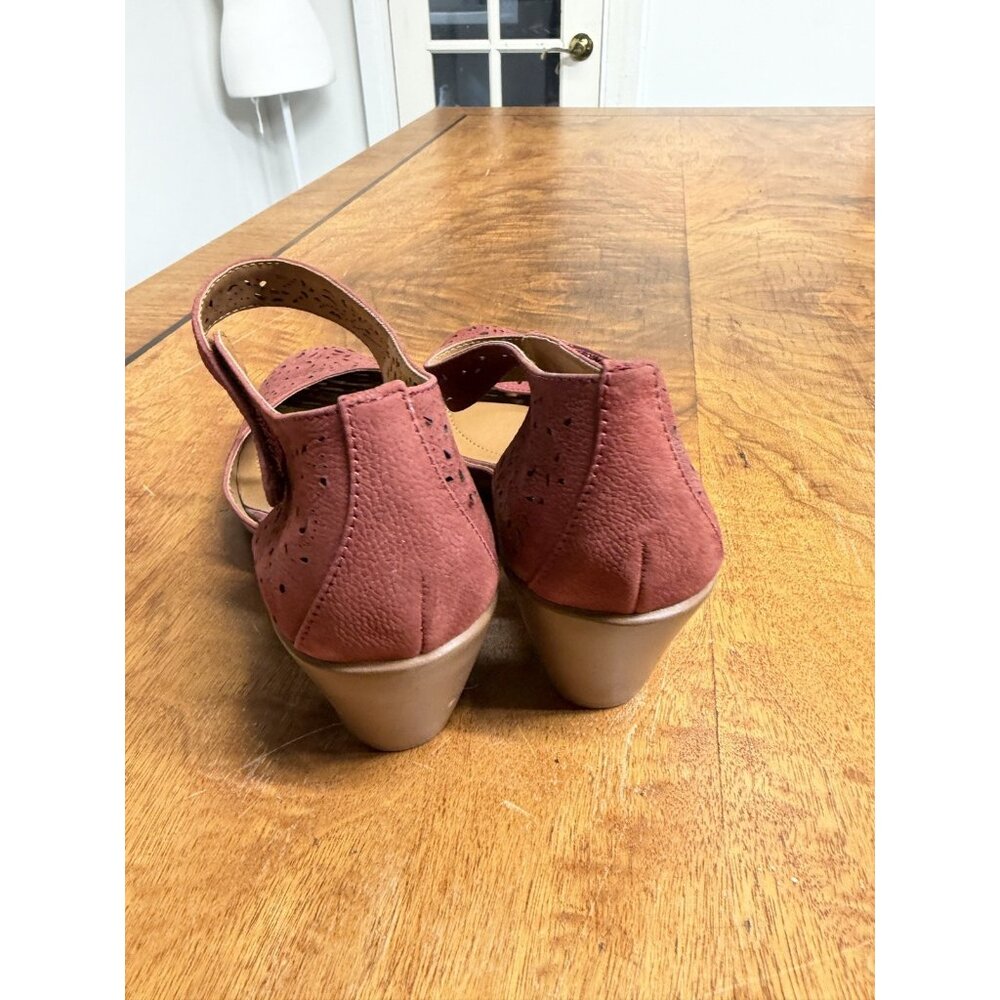 Easy Spirit Women’s 8 Cindie Mary Jane Red Genuine Leather Pumps Perforated Shoe - Picture 4 of 6